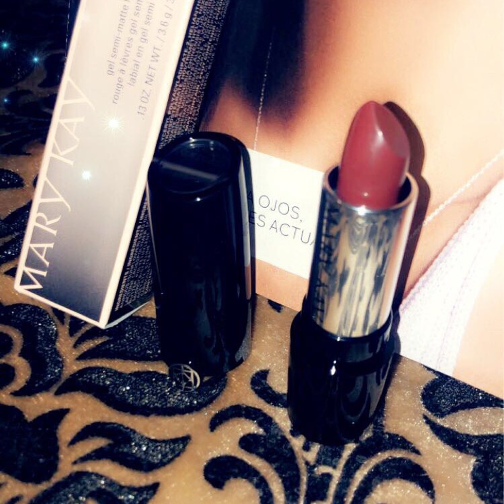 Mary Kay - Picture 1 of 3
